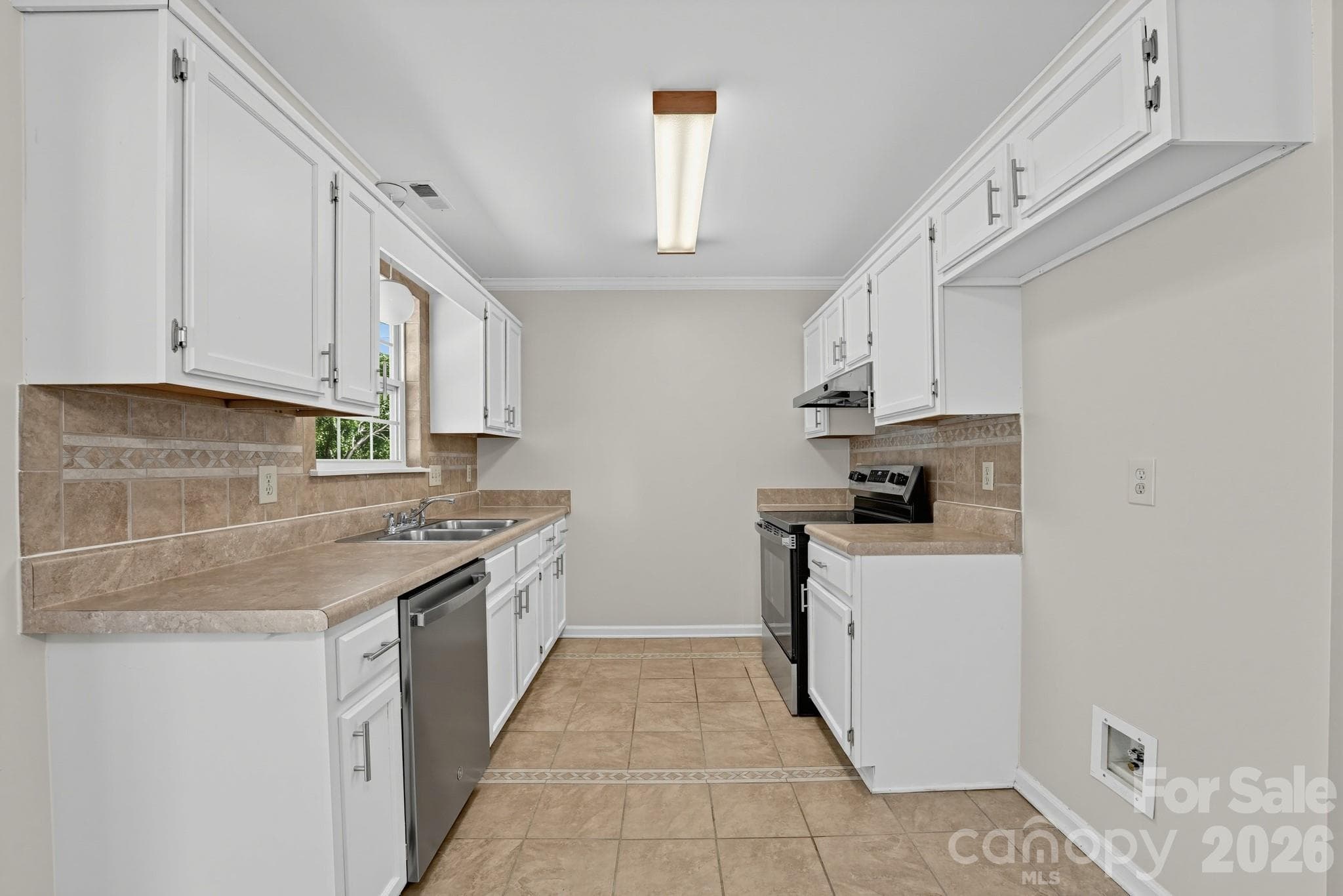 Single Family Residence at 6240 Round Hill Road, Charlotte, photo 7 of 18