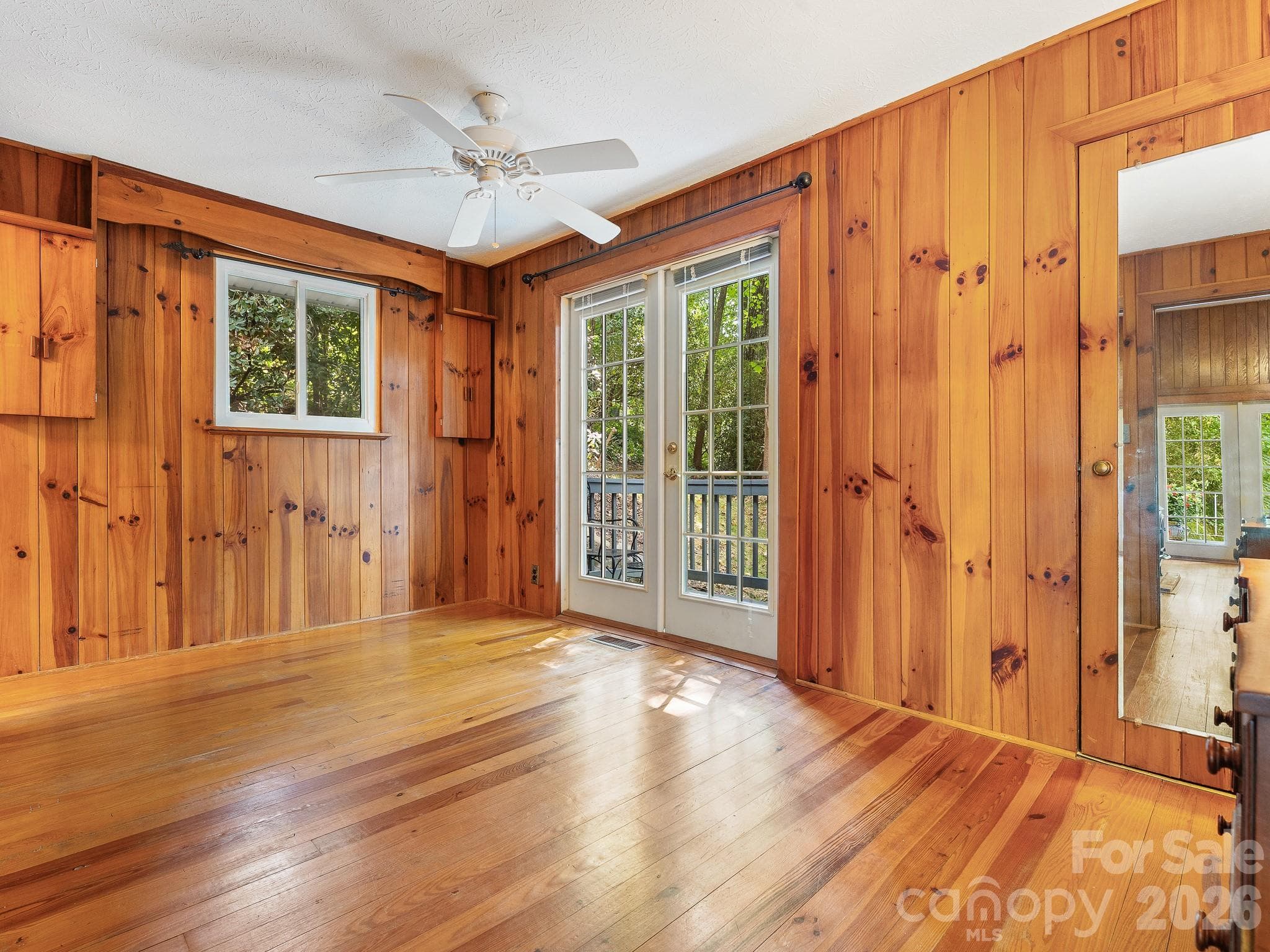 Primary bedroom with walk in closet - 240 Seneca Boulevard, Hendersonville