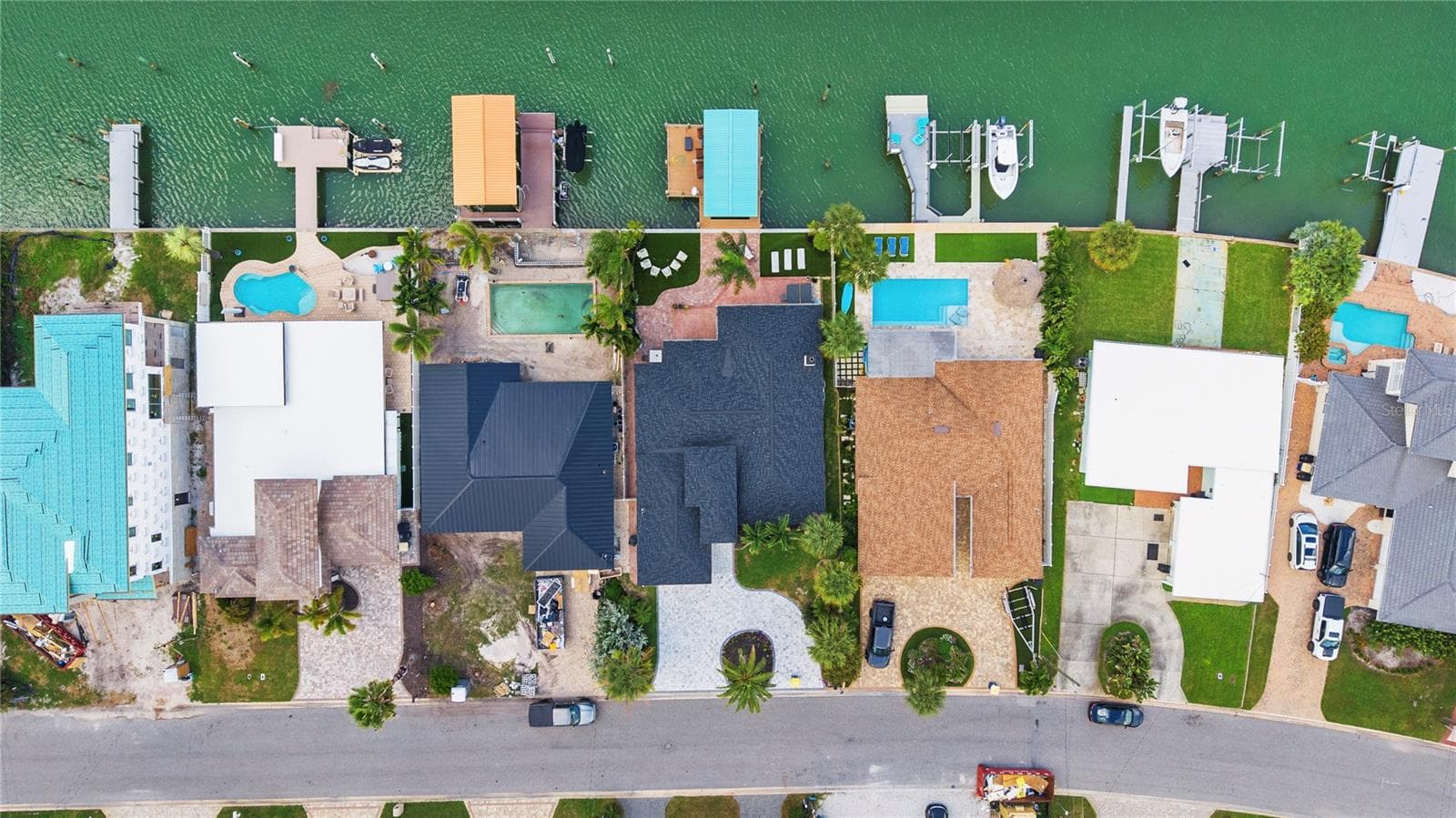 Single Family Residence at 166 BAYSIDE DR, CLEARWATER BEACH, photo 36 of 44