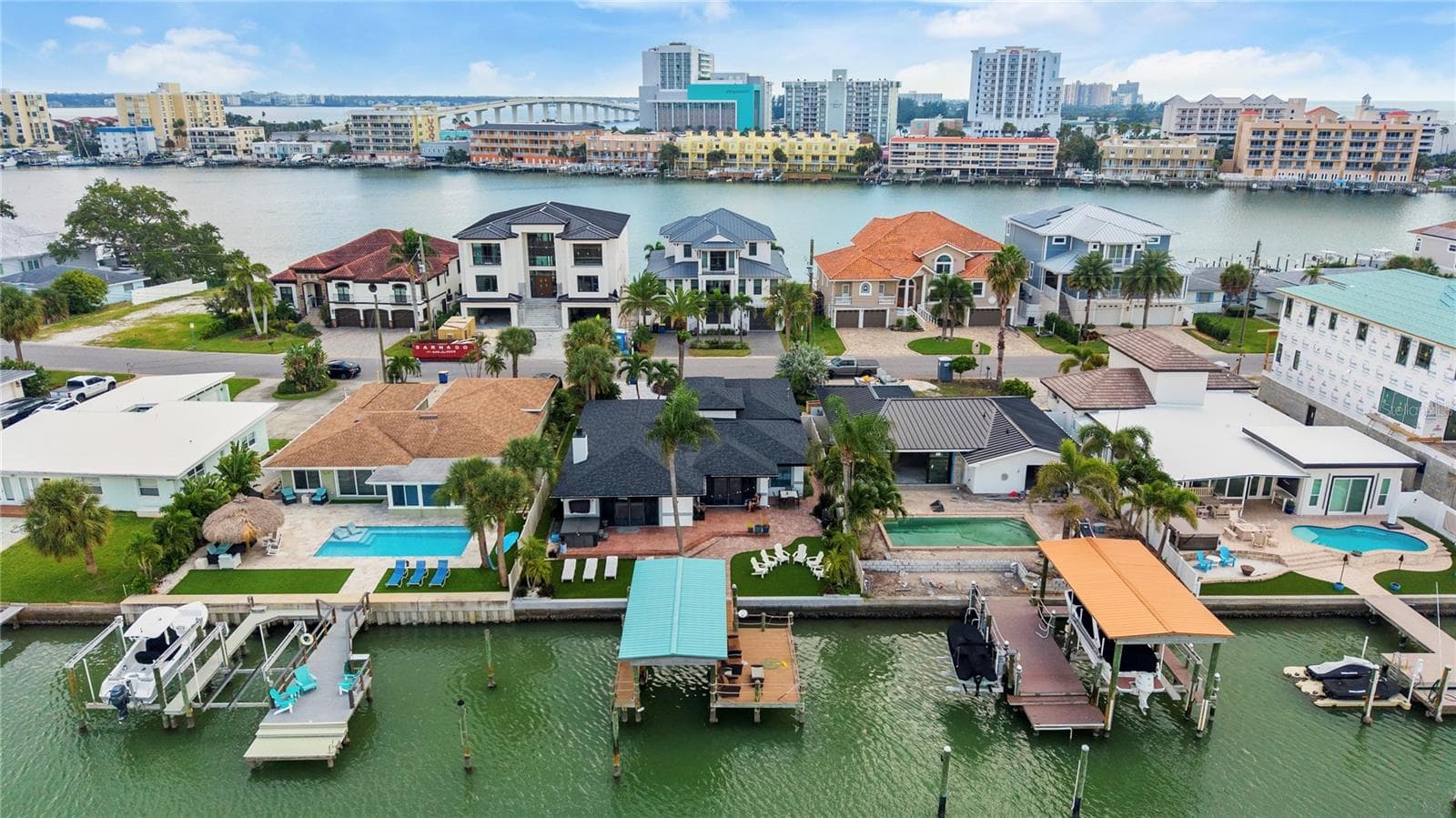 Single Family Residence at 166 BAYSIDE DR, CLEARWATER BEACH, photo 37 of 44