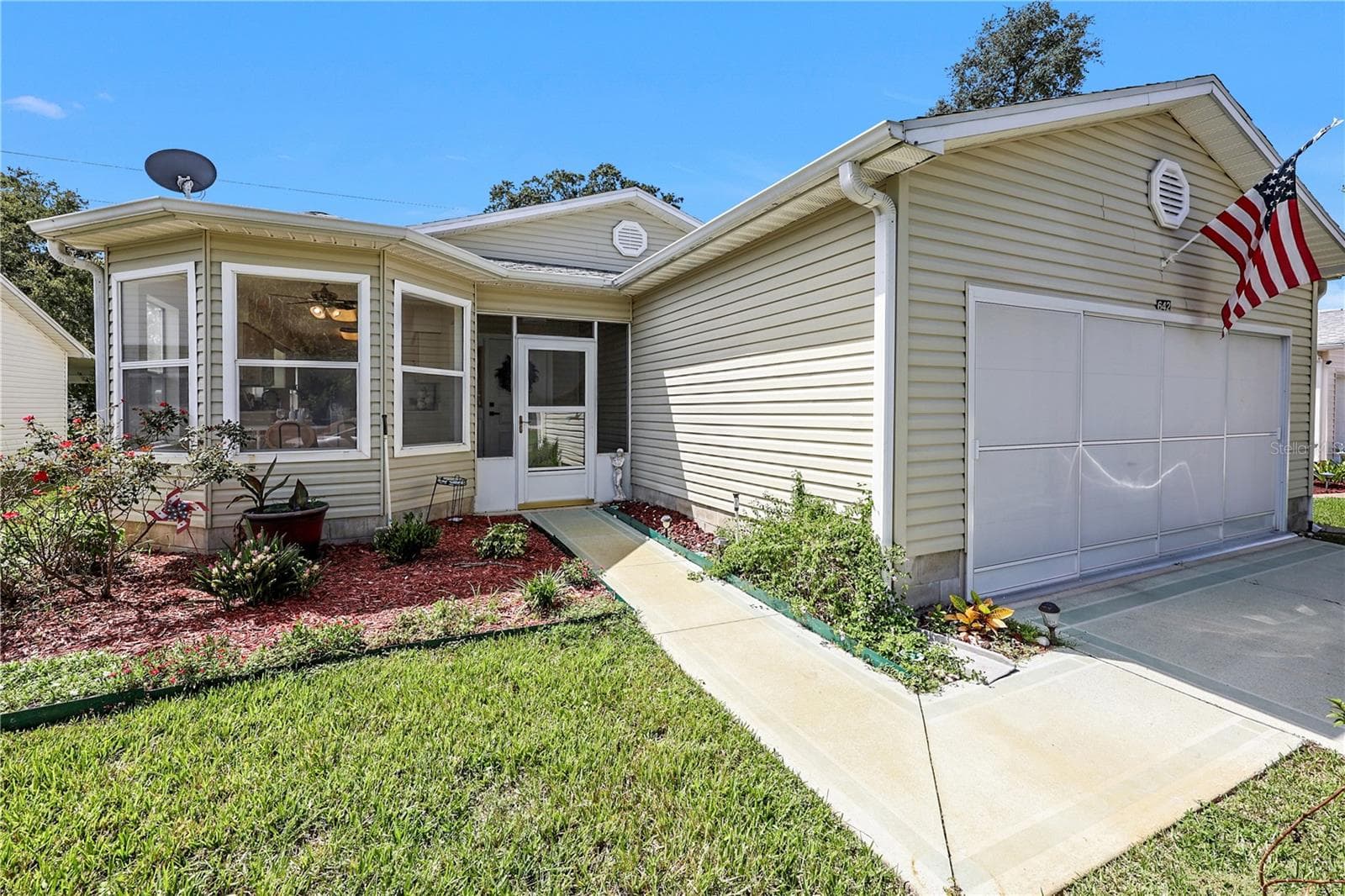 Single Family Residence at 642 GLEN OAKS DR, LEESBURG, photo 2 of 38