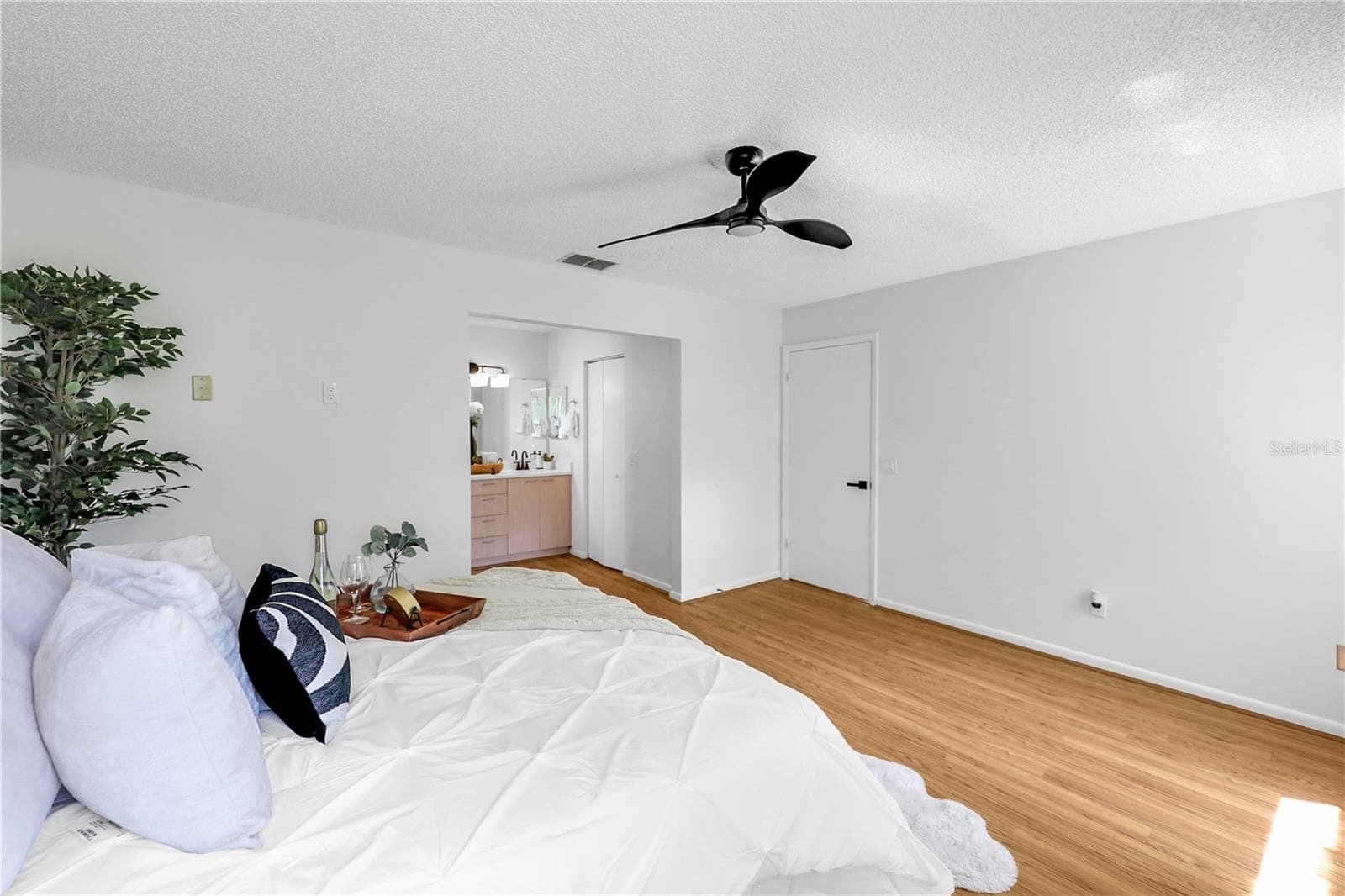 Single Family Residence at 642 GLEN OAKS DR, LEESBURG, photo 19 of 38