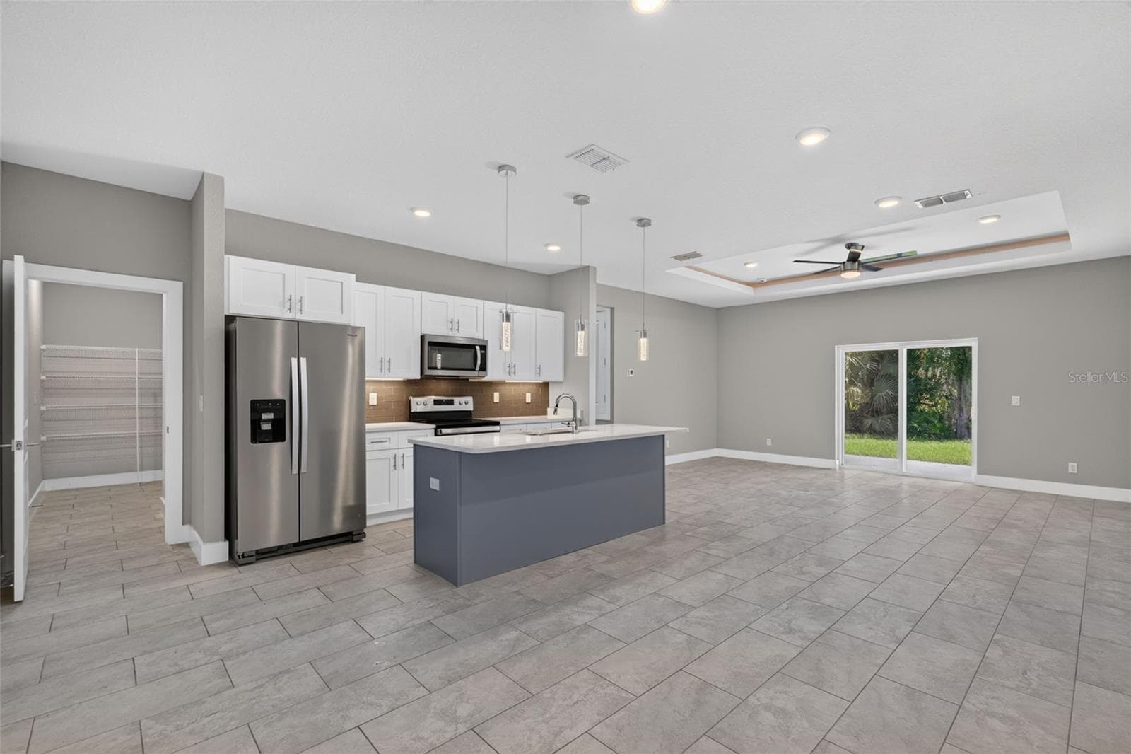 Kitchen & Living Room Combo - 5663 GREENHOUSE AVE, NORTH PORT