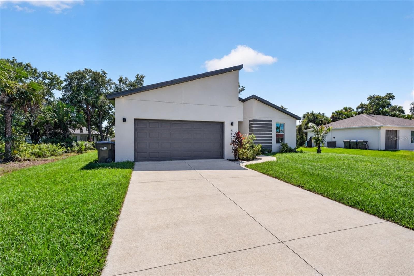 Front Exterior - 5663 GREENHOUSE AVE, NORTH PORT