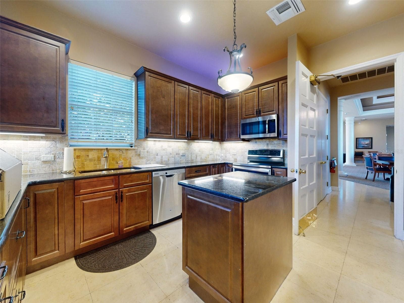 CLUBHOUSE KITCHEN - 5126 MAJESTIC WOODS PL, SANFORD