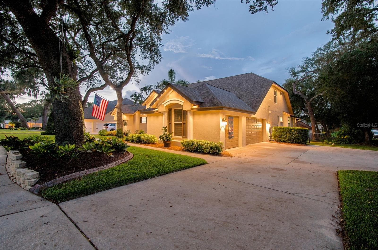 Side Entry Garage - 5105 SYLVAN OAKS DR, VALRICO