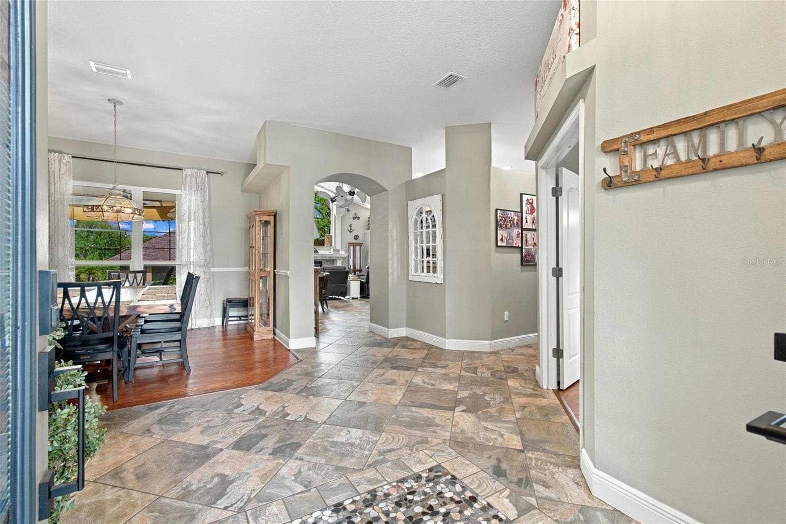 Entry - 5105 SYLVAN OAKS DR, VALRICO