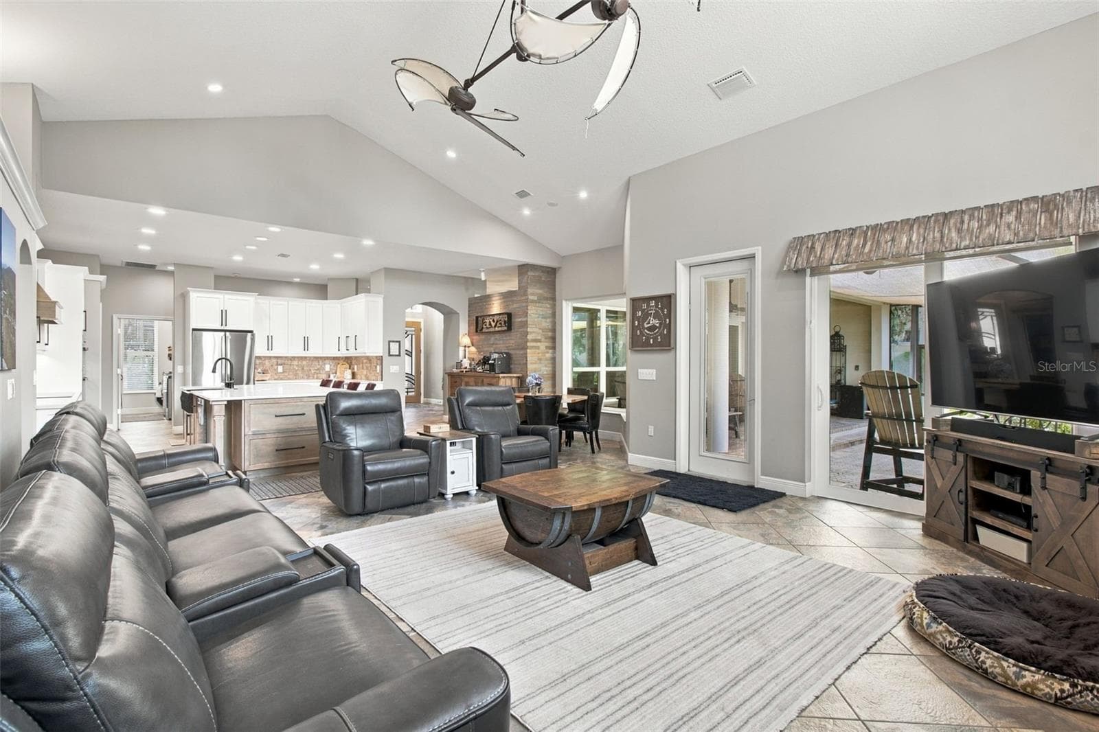 Single Family Residence at 5105 SYLVAN OAKS DR, VALRICO, photo 27 of 75
