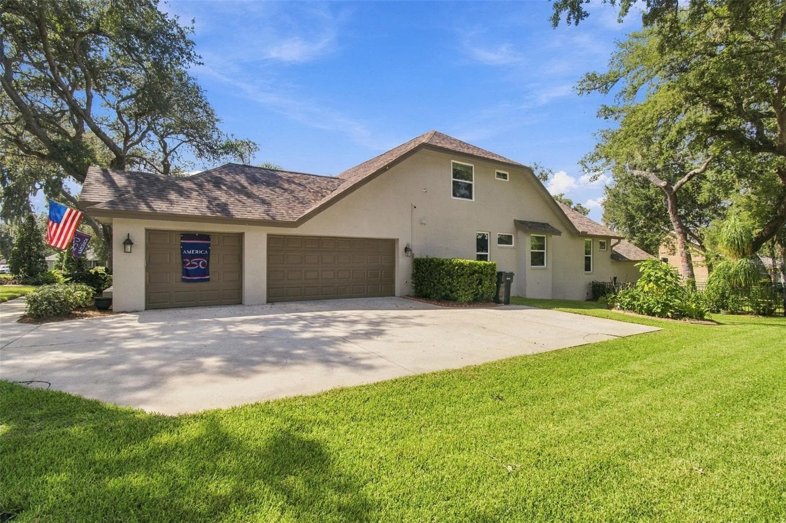 Side Entry Garage - 5105 SYLVAN OAKS DR, VALRICO