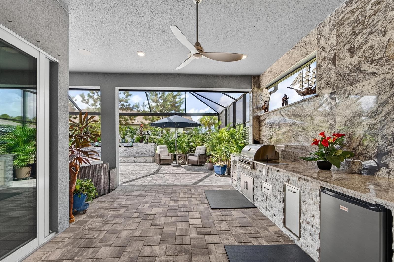 Extended Brick Paver Lanai - 18752 HORIZON VIEW PT, LAND O LAKES