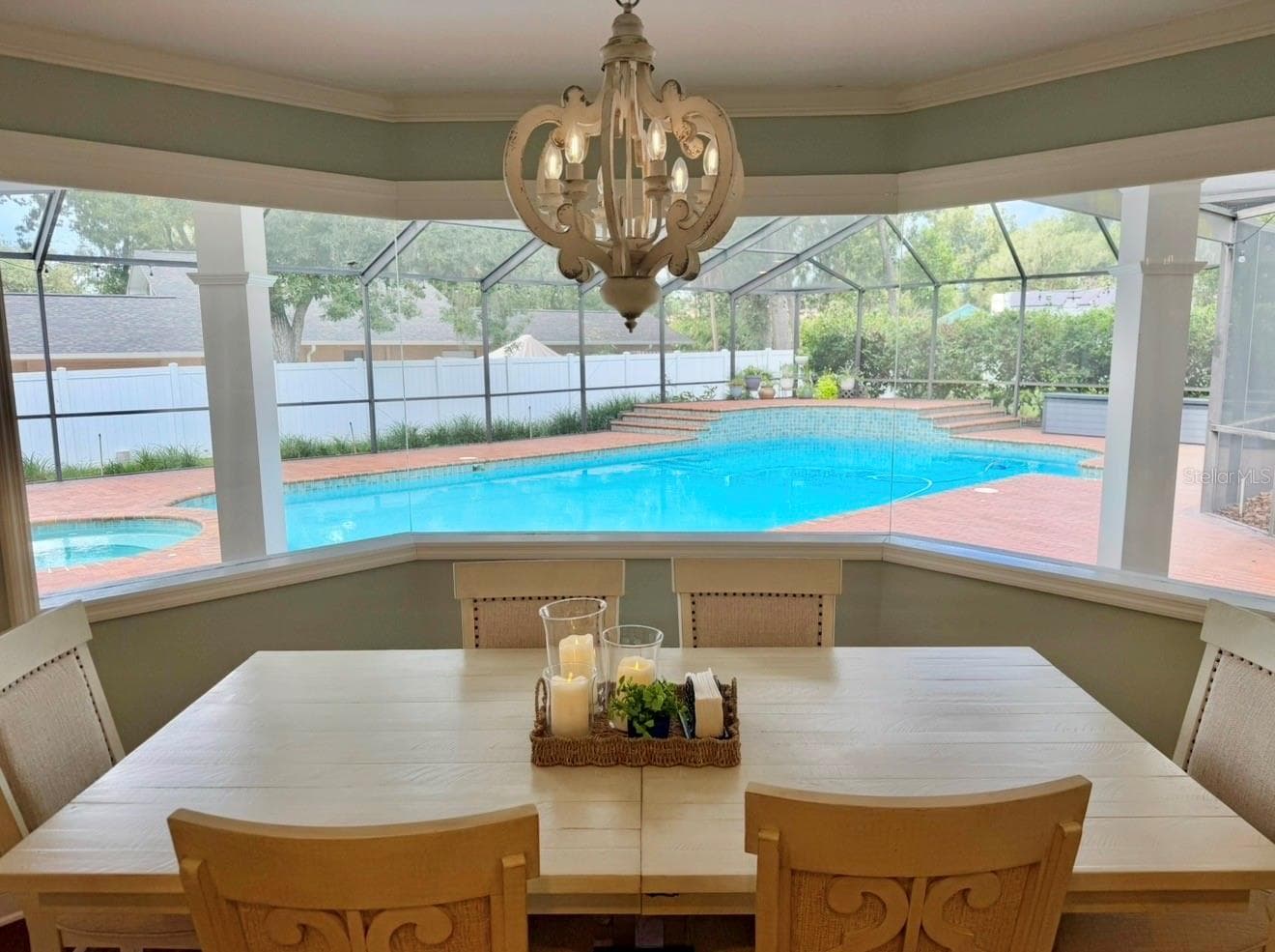 Breakfast Nook with lanai and pool view - 4603 DOGWOOD HILLS CT, BRANDON