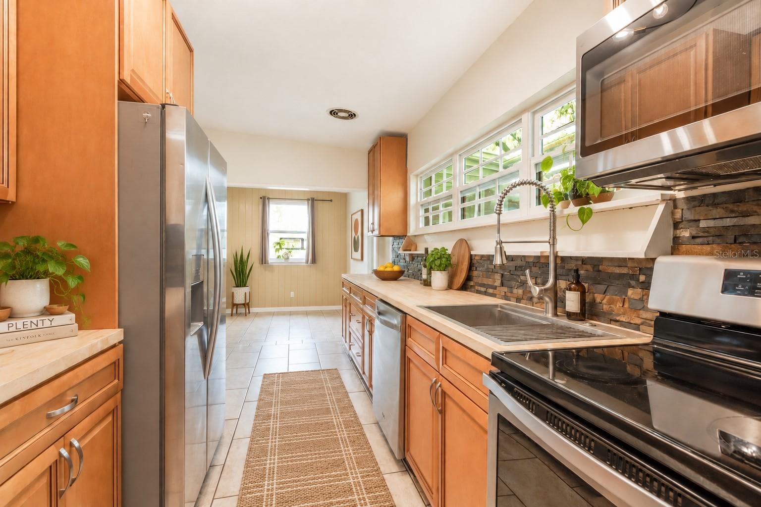AI altered pictures with staged rooms for Buyer ease of visualization - 416 BROXBURN AVE, TEMPLE TERRACE