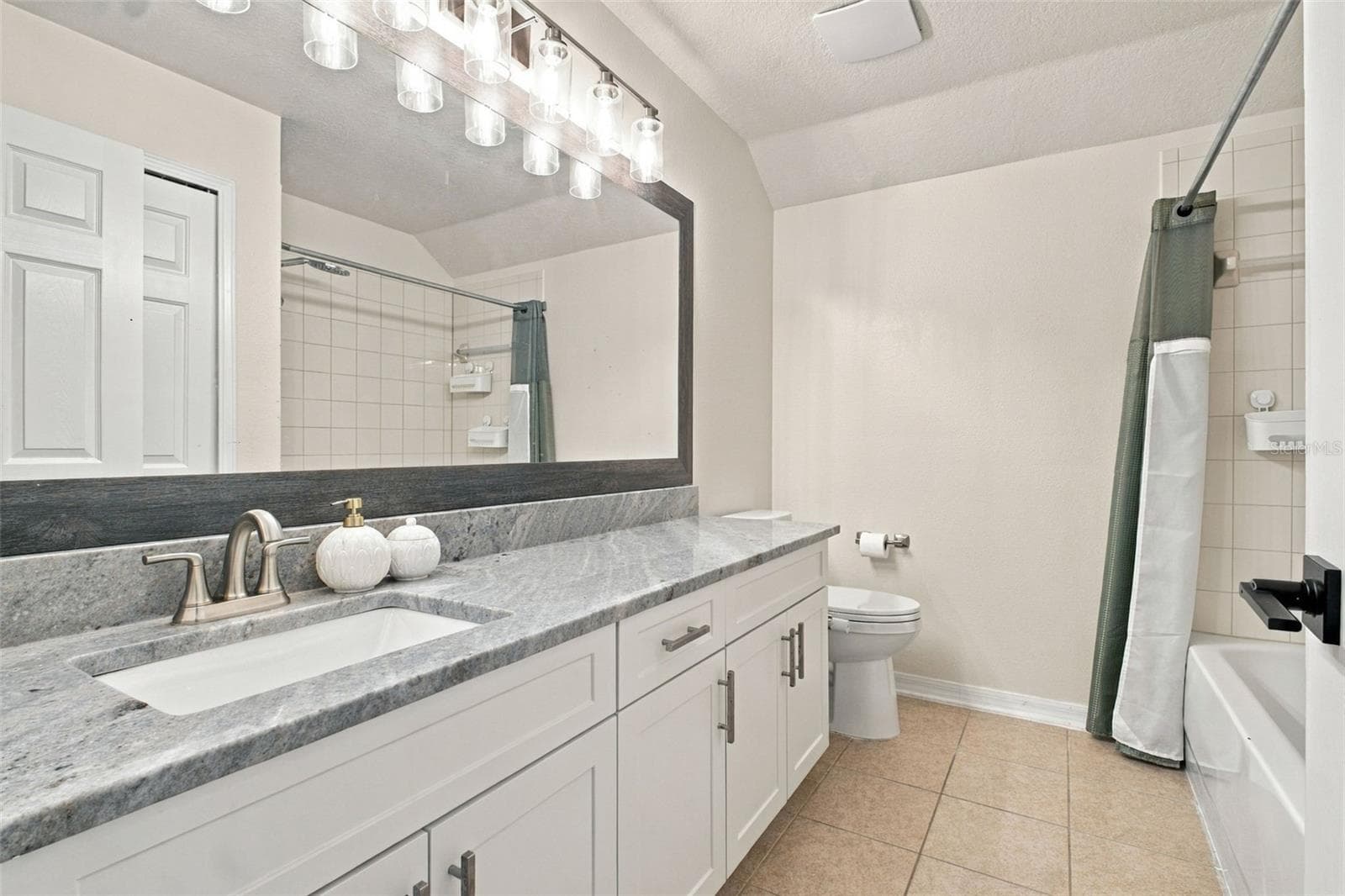 Second Bathroom - 13028 TERRACE SPRINGS DR, TEMPLE TERRACE