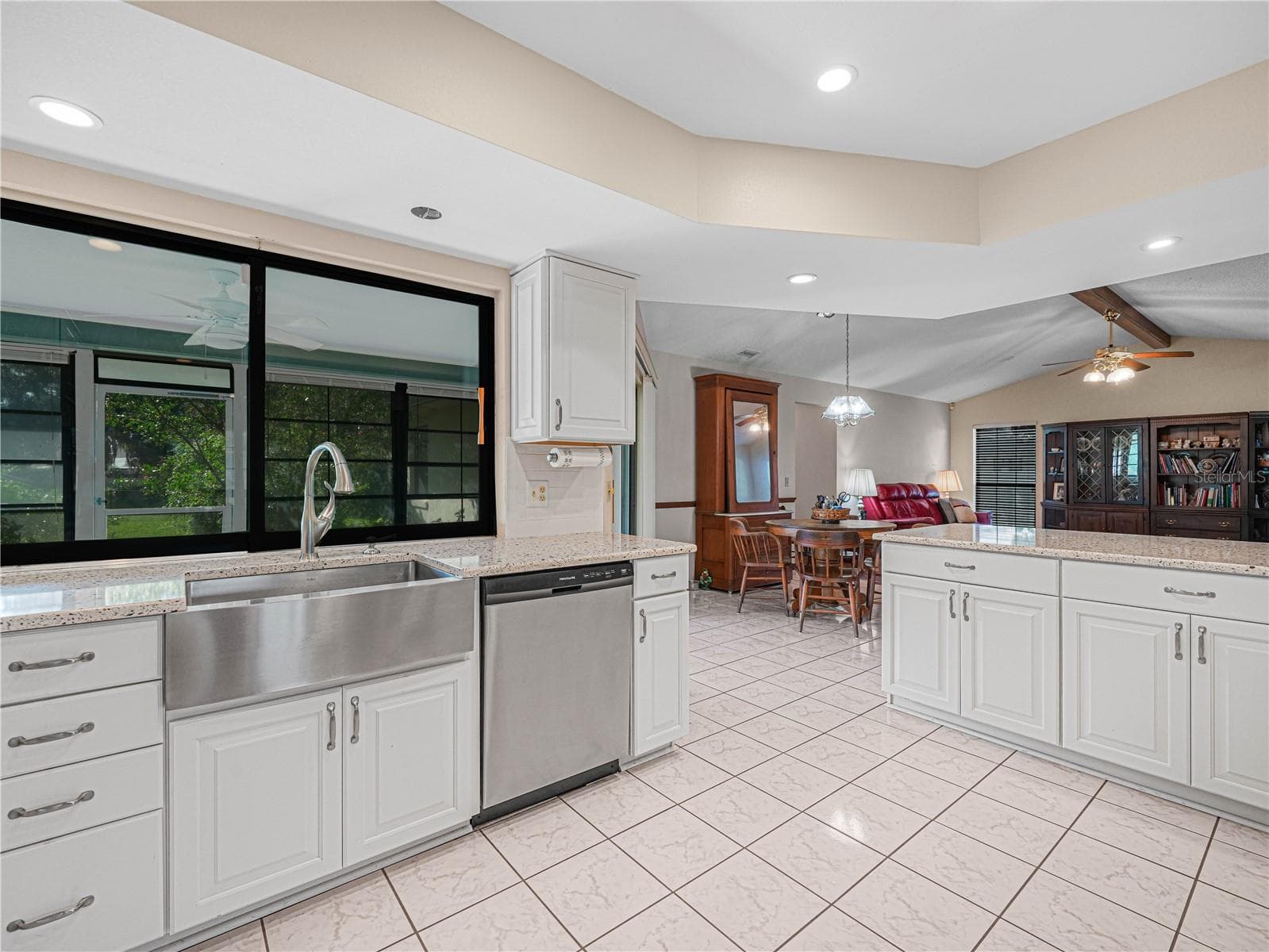 Single Family Residence at 5657 BLOOMFIELD BLVD, LAKELAND, photo 7 of 32