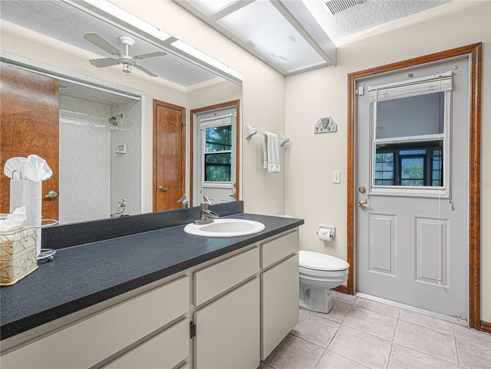2nd bathroom - 5657 BLOOMFIELD BLVD, LAKELAND