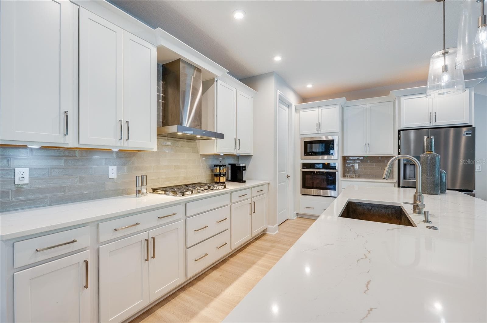 Gas cooktop and gas built in range - 1254 VENICE CT, DELAND