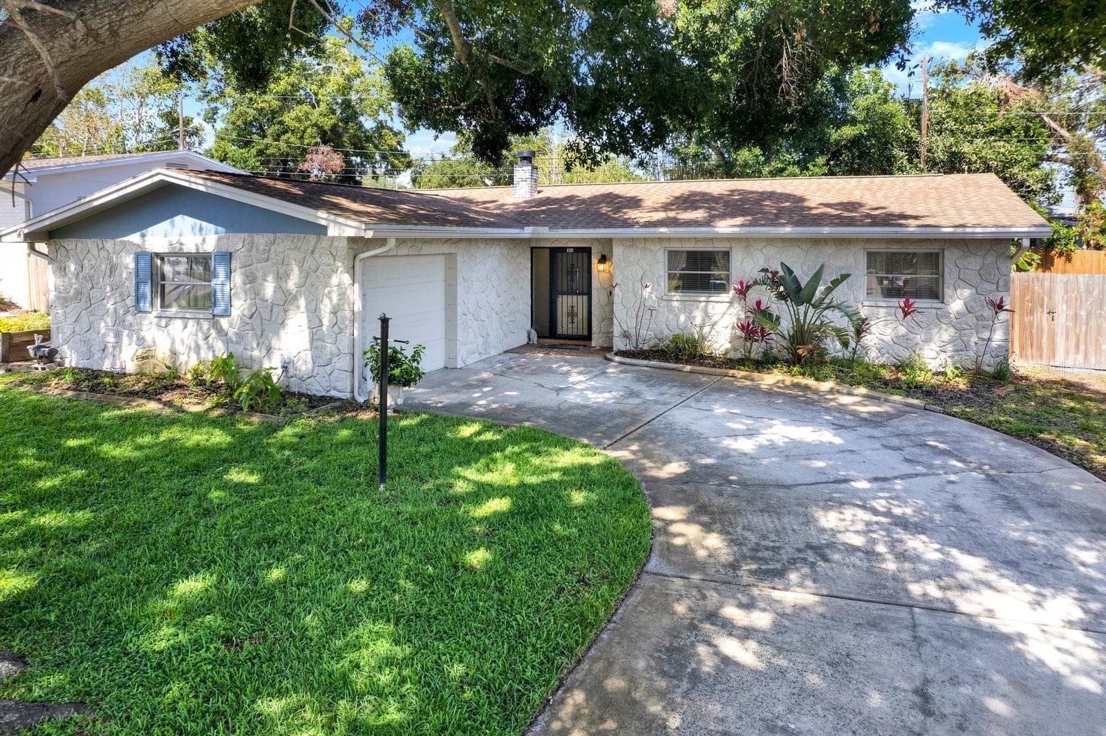 8253 137TH LN