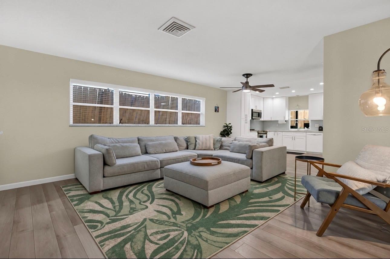 Living room - 8253 137TH LN, SEMINOLE