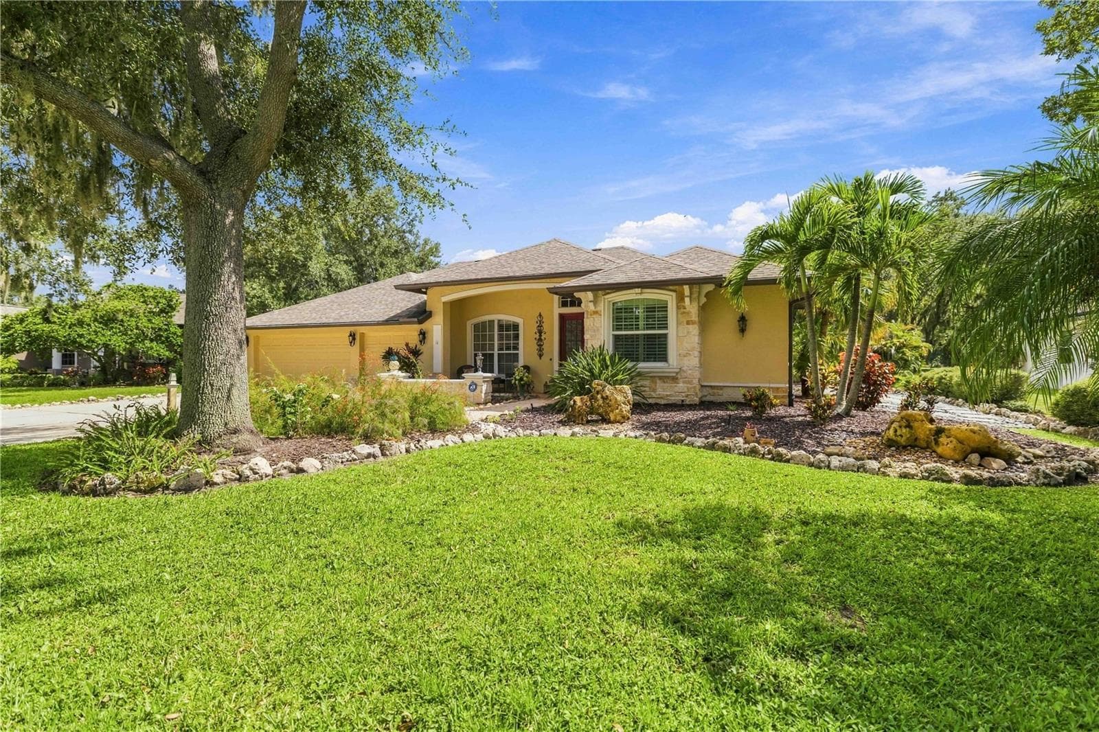 Single Family Residence at 127 MILL RUN E, BRADENTON, photo 2 of 40