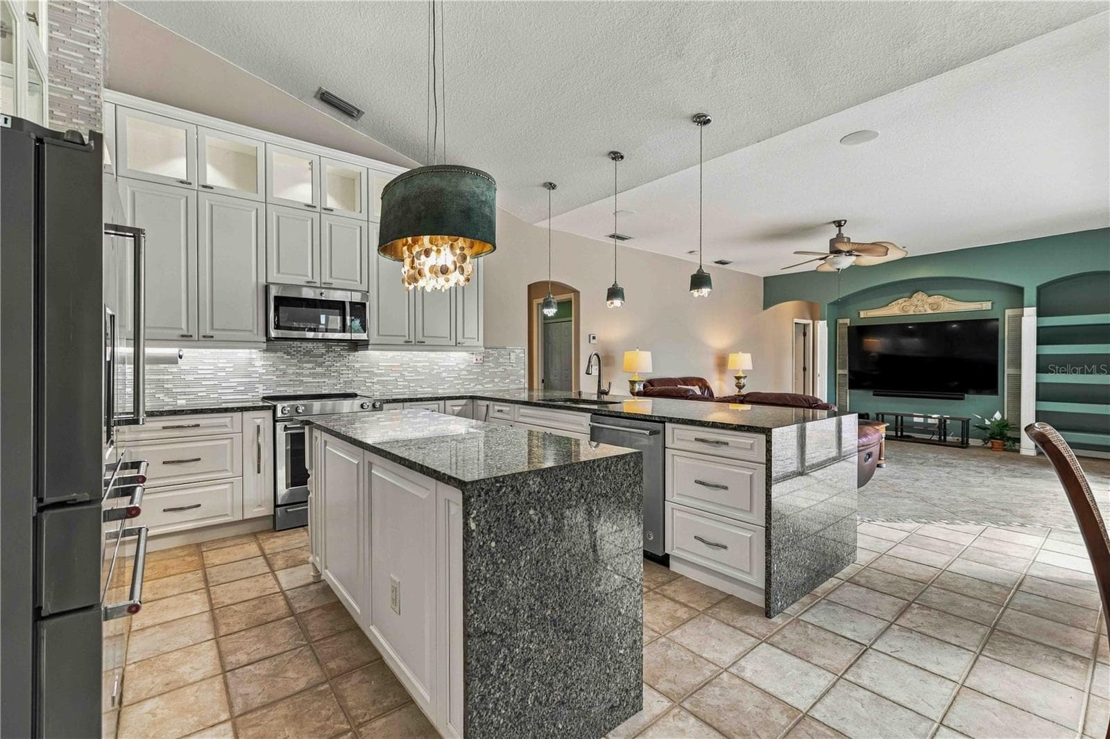 Single Family Residence at 127 MILL RUN E, BRADENTON, photo 12 of 40