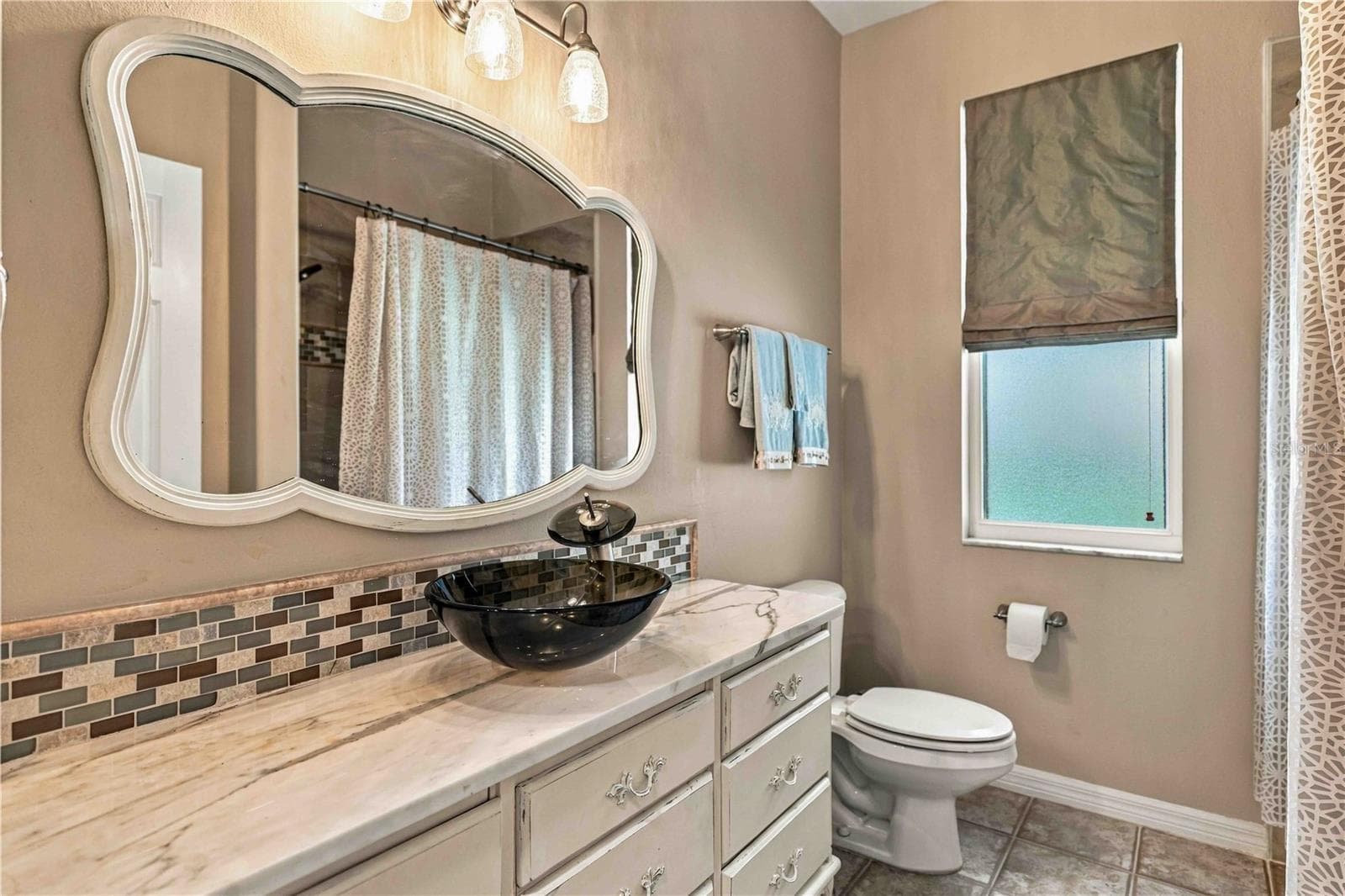 Single Family Residence at 127 MILL RUN E, BRADENTON, photo 14 of 40