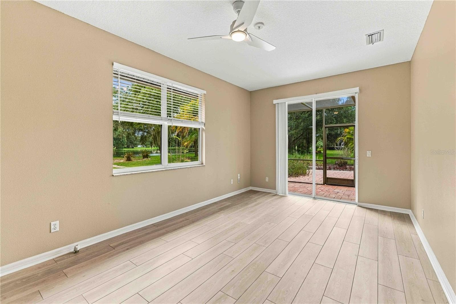 Single Family Residence at 127 MILL RUN E, BRADENTON, photo 15 of 40
