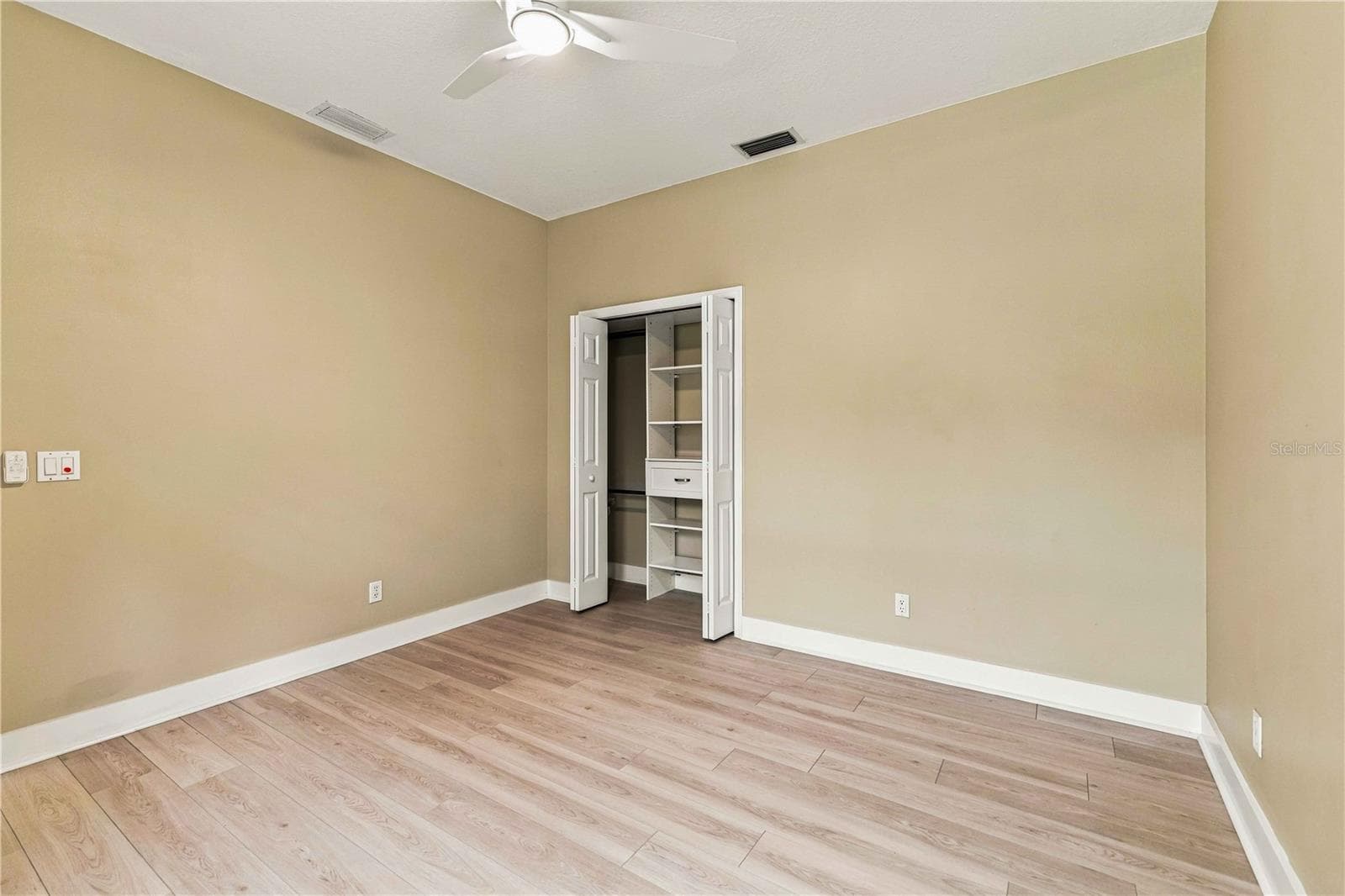 Single Family Residence at 127 MILL RUN E, BRADENTON, photo 16 of 40