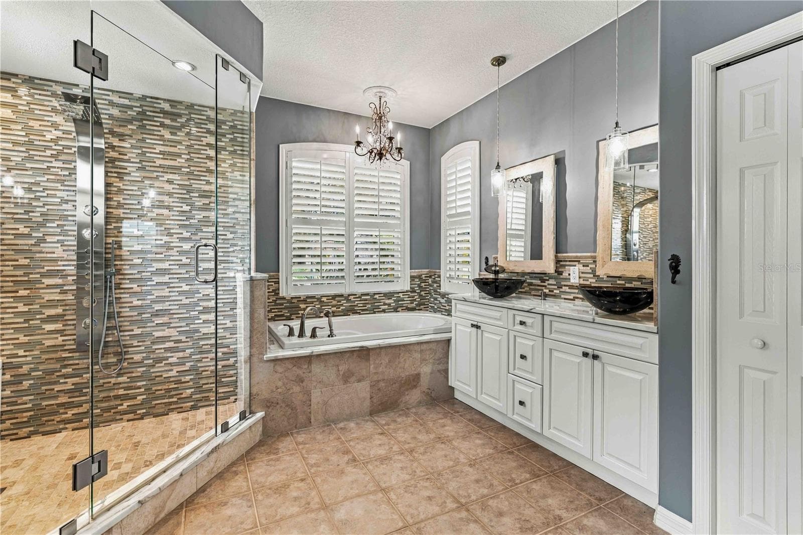 Single Family Residence at 127 MILL RUN E, BRADENTON, photo 19 of 40