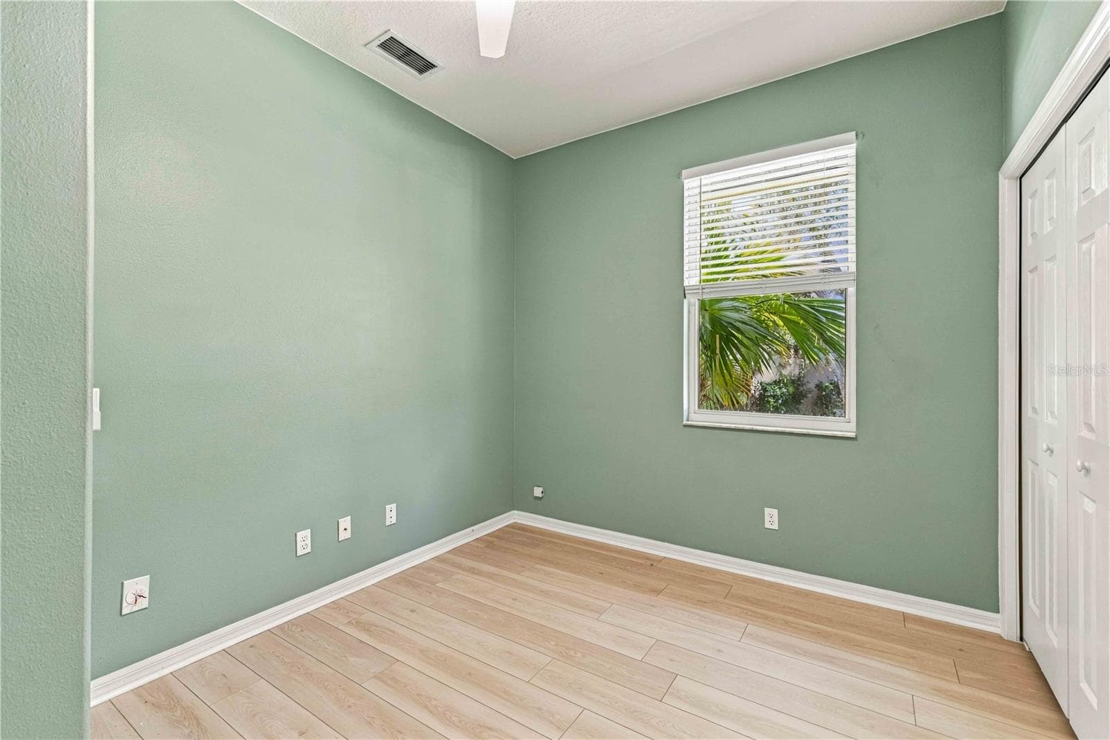 Single Family Residence at 127 MILL RUN E, BRADENTON, photo 20 of 40