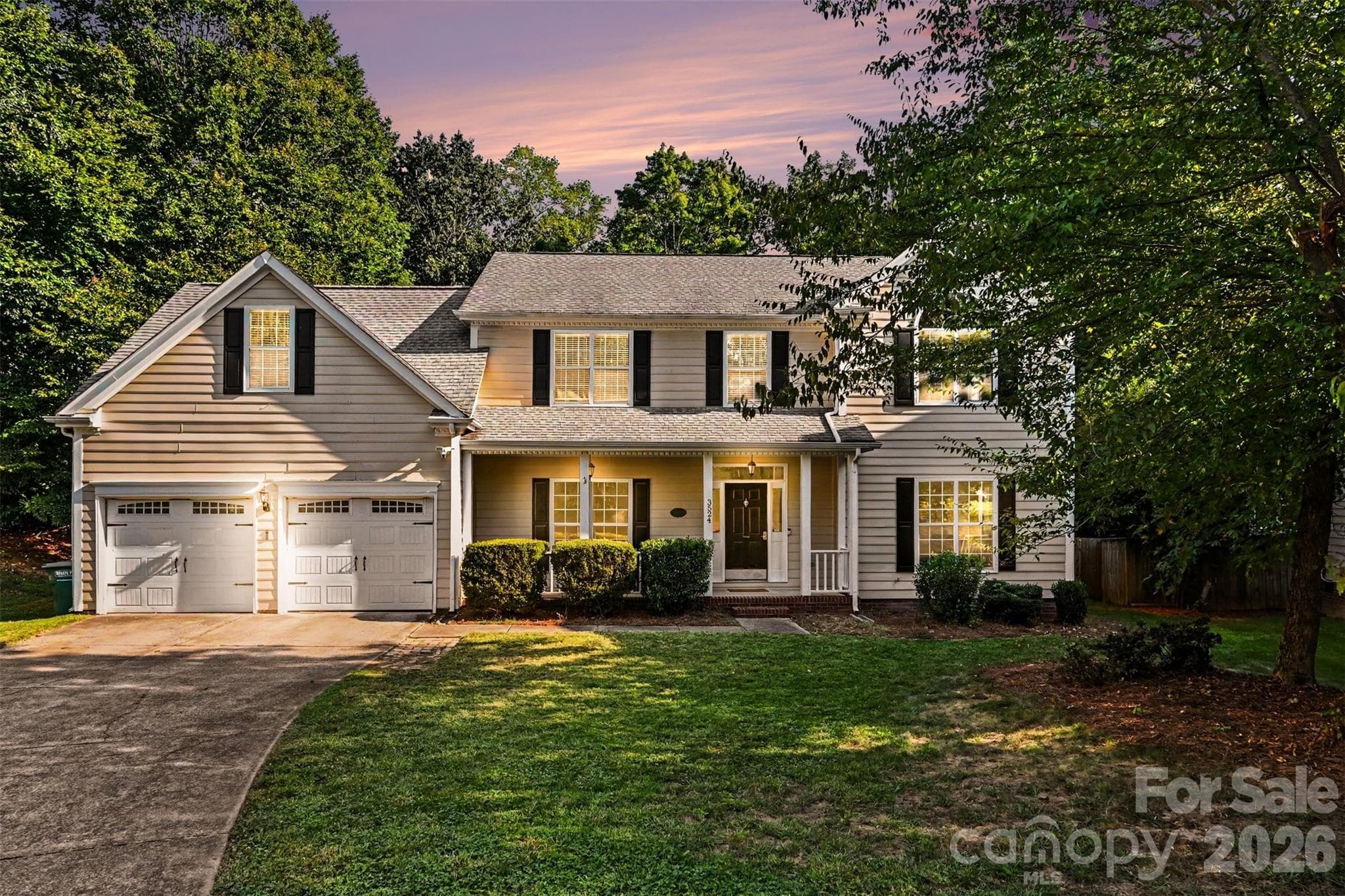 Single Family Residence at 3524 Crescent Knoll Drive, Matthews, photo 2 of 37