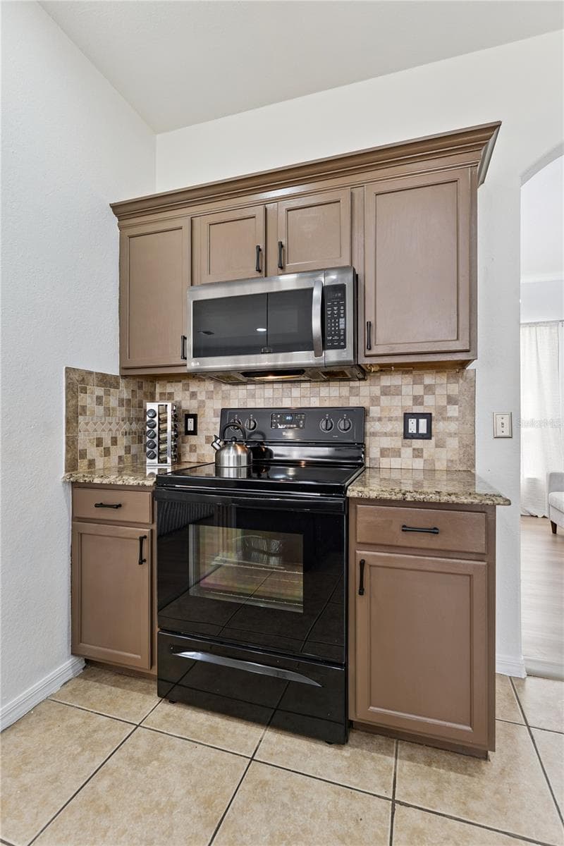 Single Family Residence at 233 TOWERVIEW DR E, HAINES CITY, photo 9 of 30