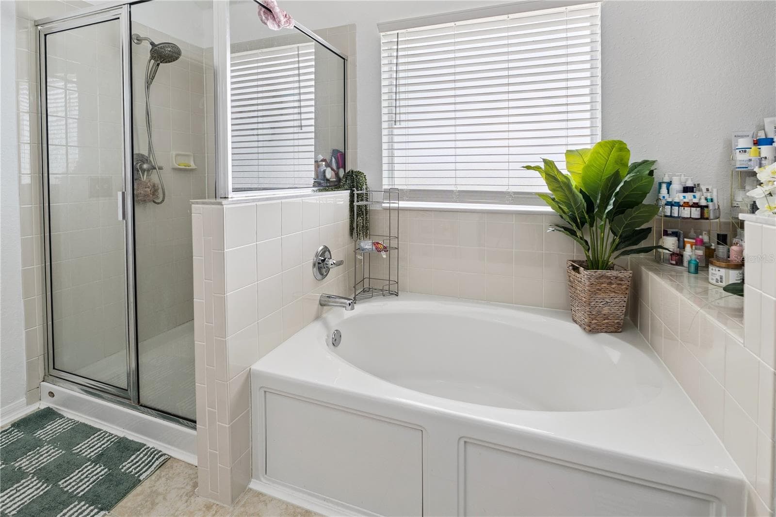 Primary Bathroom - 233 TOWERVIEW DR E, HAINES CITY