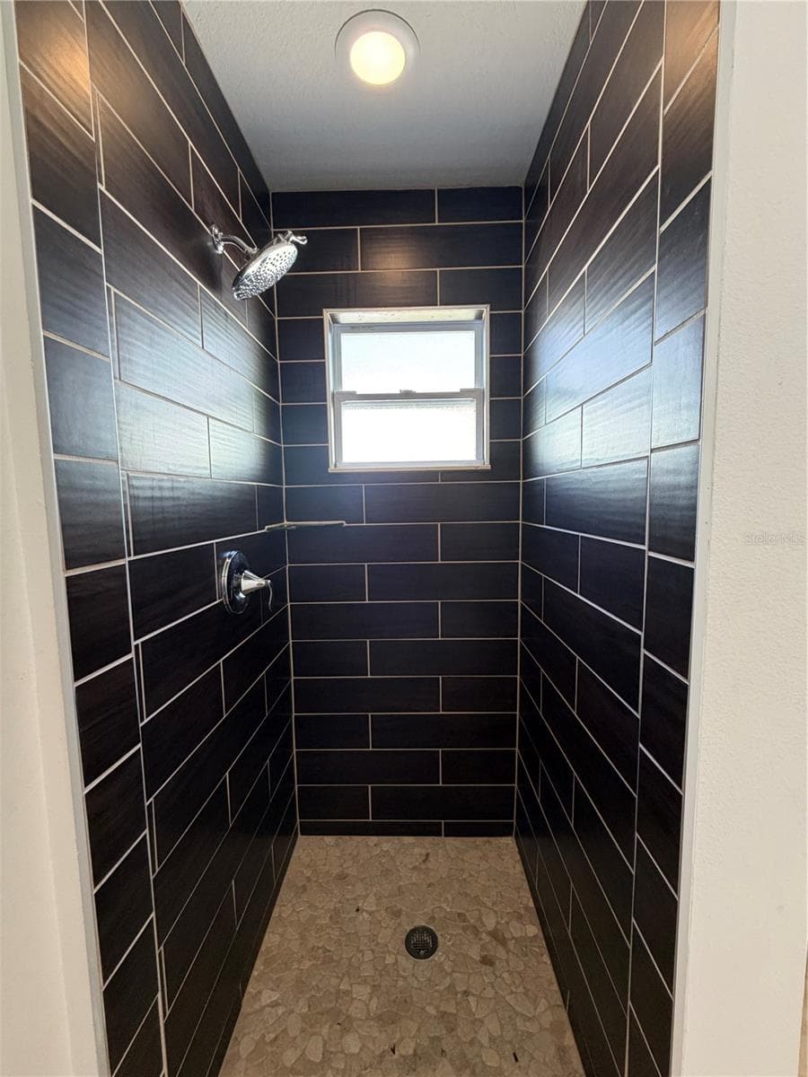 Master-bath shower - 6059 105TH TER N, PINELLAS PARK