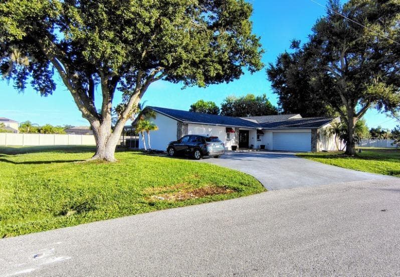 Single Family Residence at 1936 ROLLING GREEN CIR, SARASOTA, photo 3 of 30