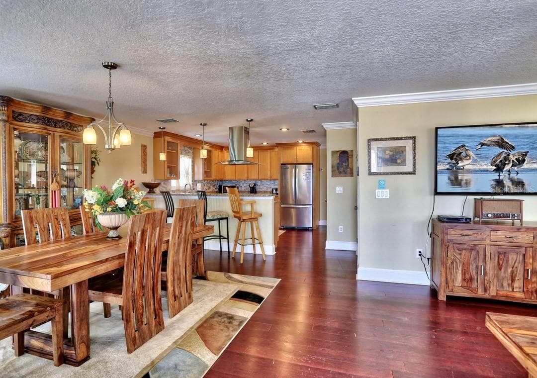 Single Family Residence at 5433 ESSEX AVE S, GULFPORT, photo 2 of 17