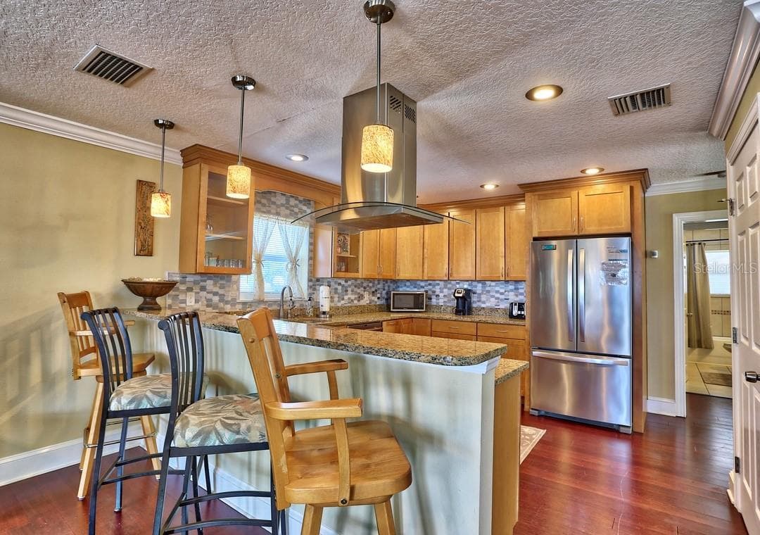 Single Family Residence at 5433 ESSEX AVE S, GULFPORT, photo 5 of 17