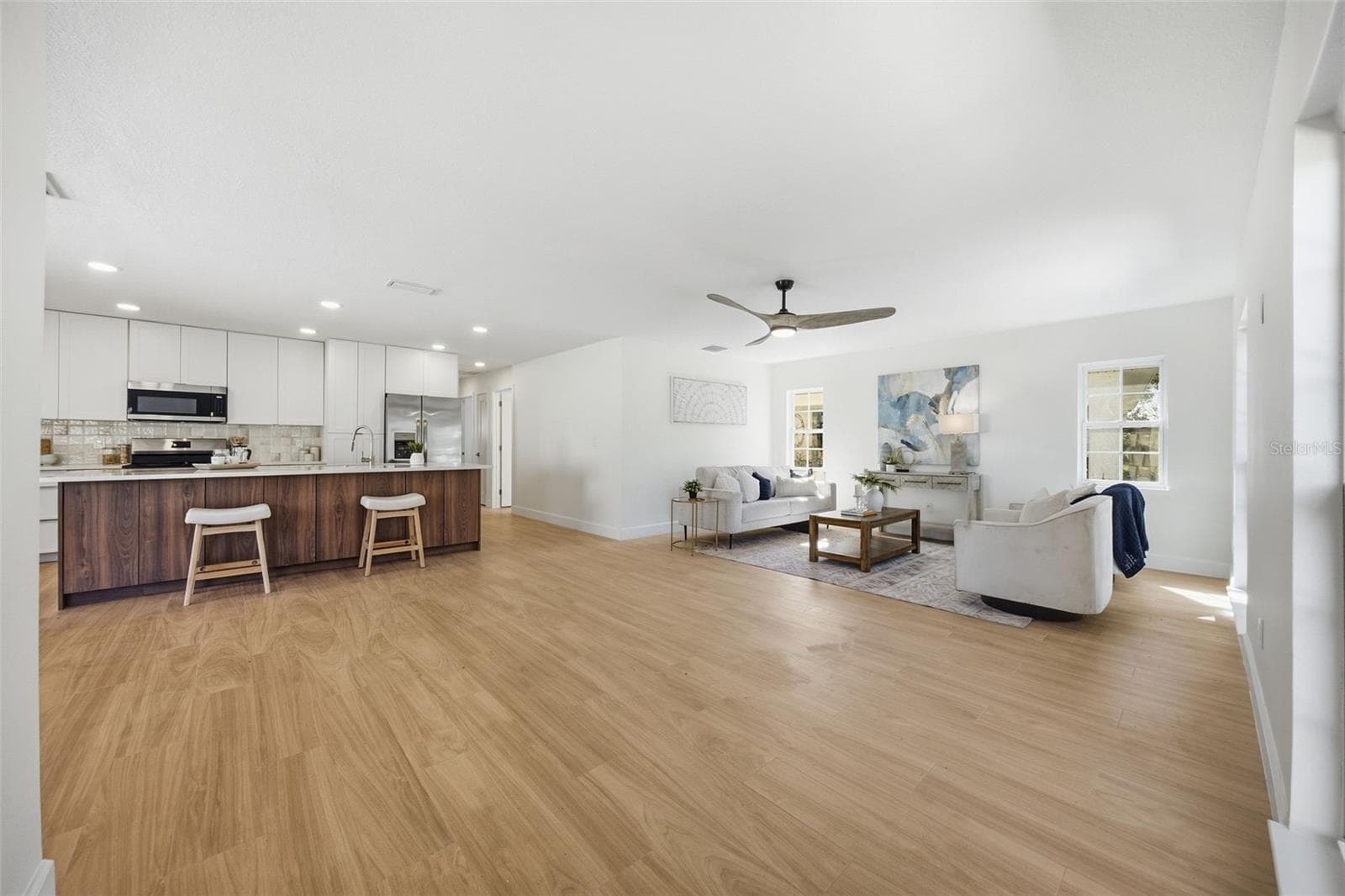 Single Family Residence at 615 E DAVIS BLVD, TAMPA, photo 3 of 89