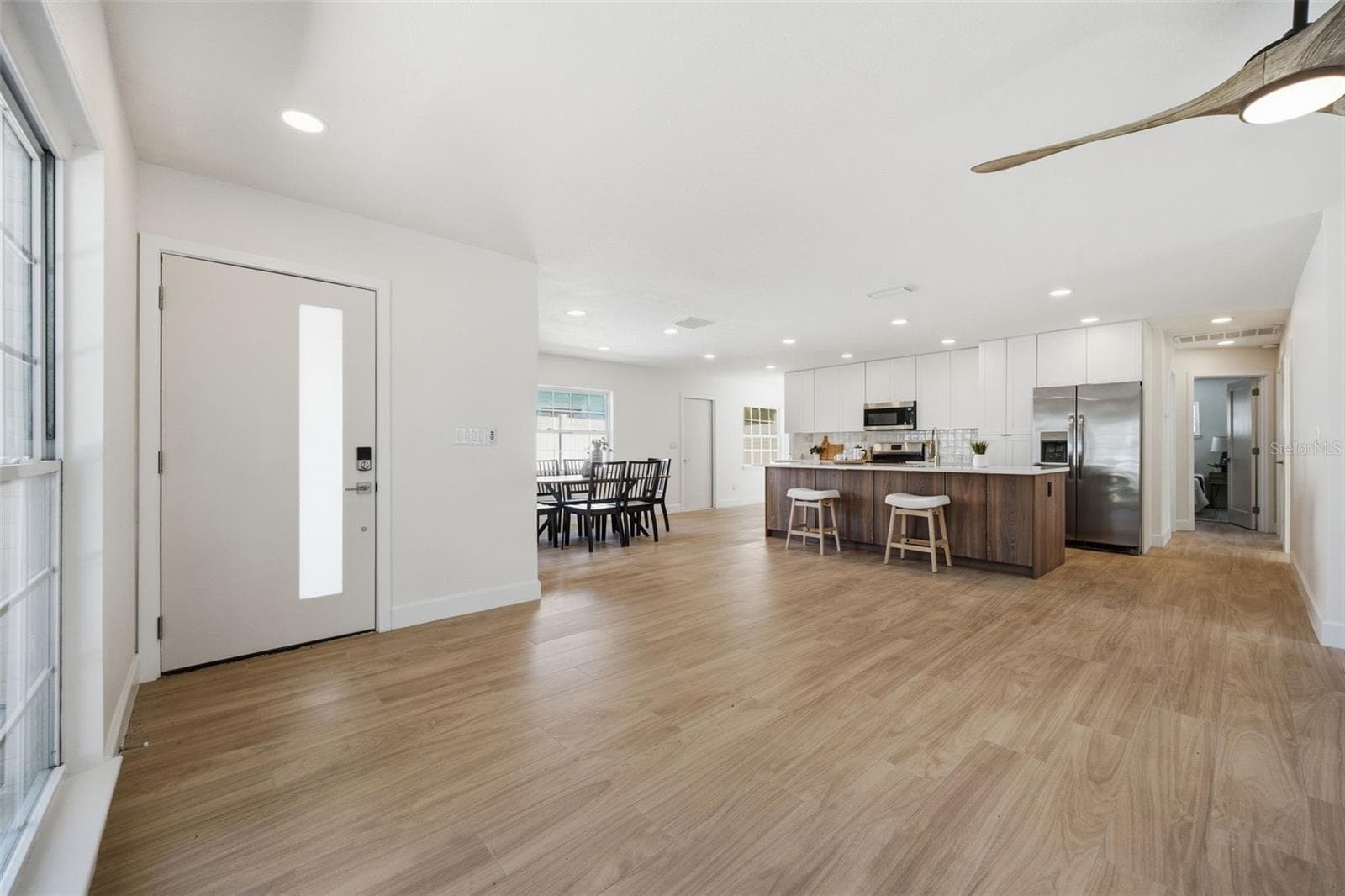 Single Family Residence at 615 E DAVIS BLVD, TAMPA, photo 6 of 89