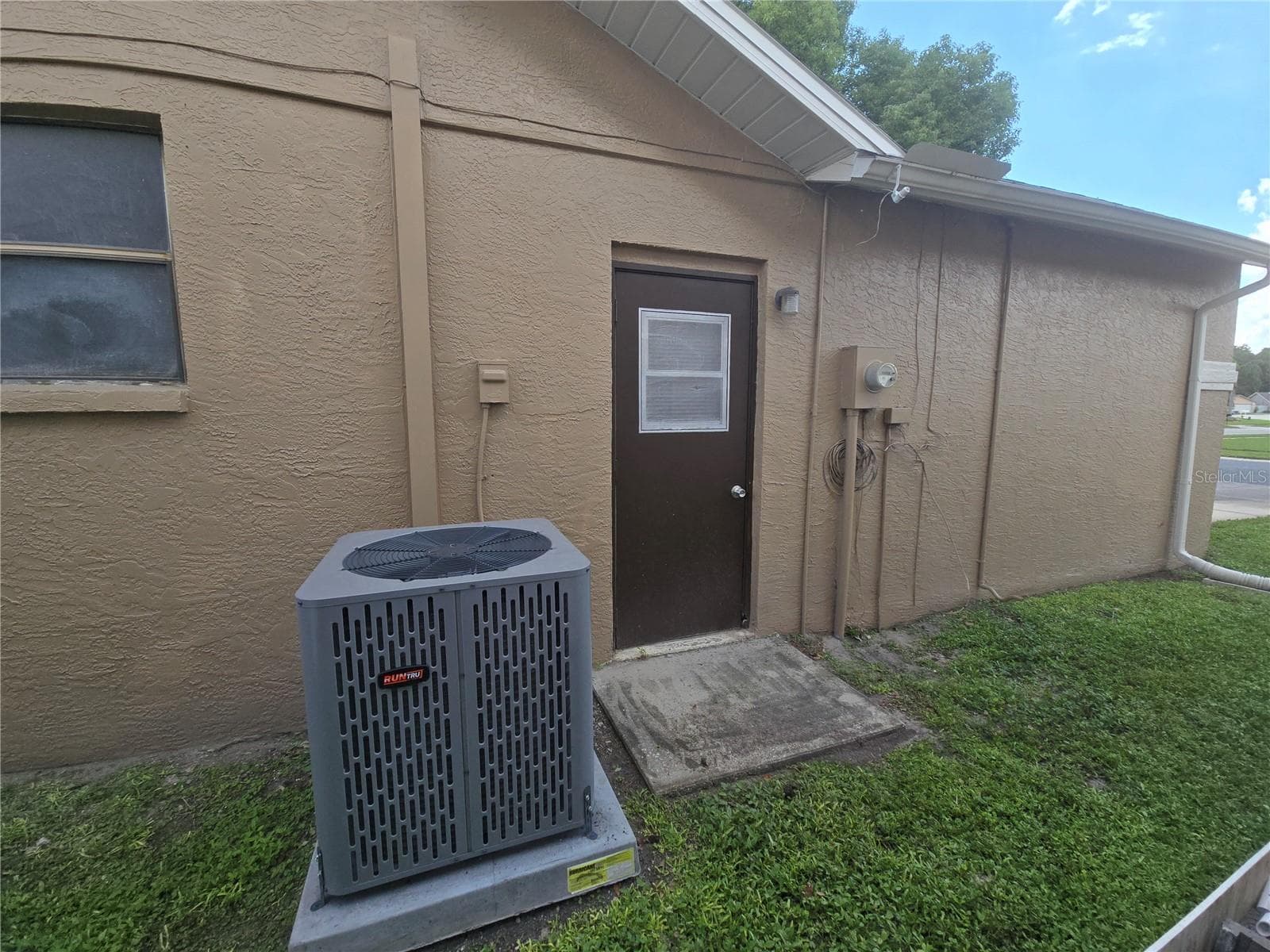 Left Side Garage Entry - 8211 MATTHEW DR, NEW PORT RICHEY