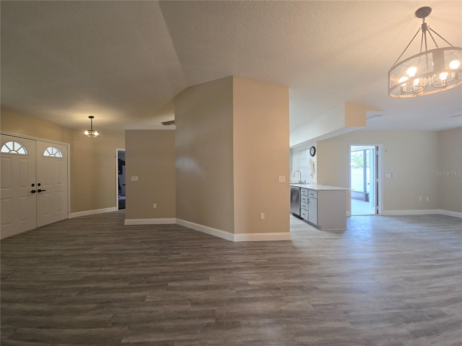 Interior Front Door - 8211 MATTHEW DR, NEW PORT RICHEY