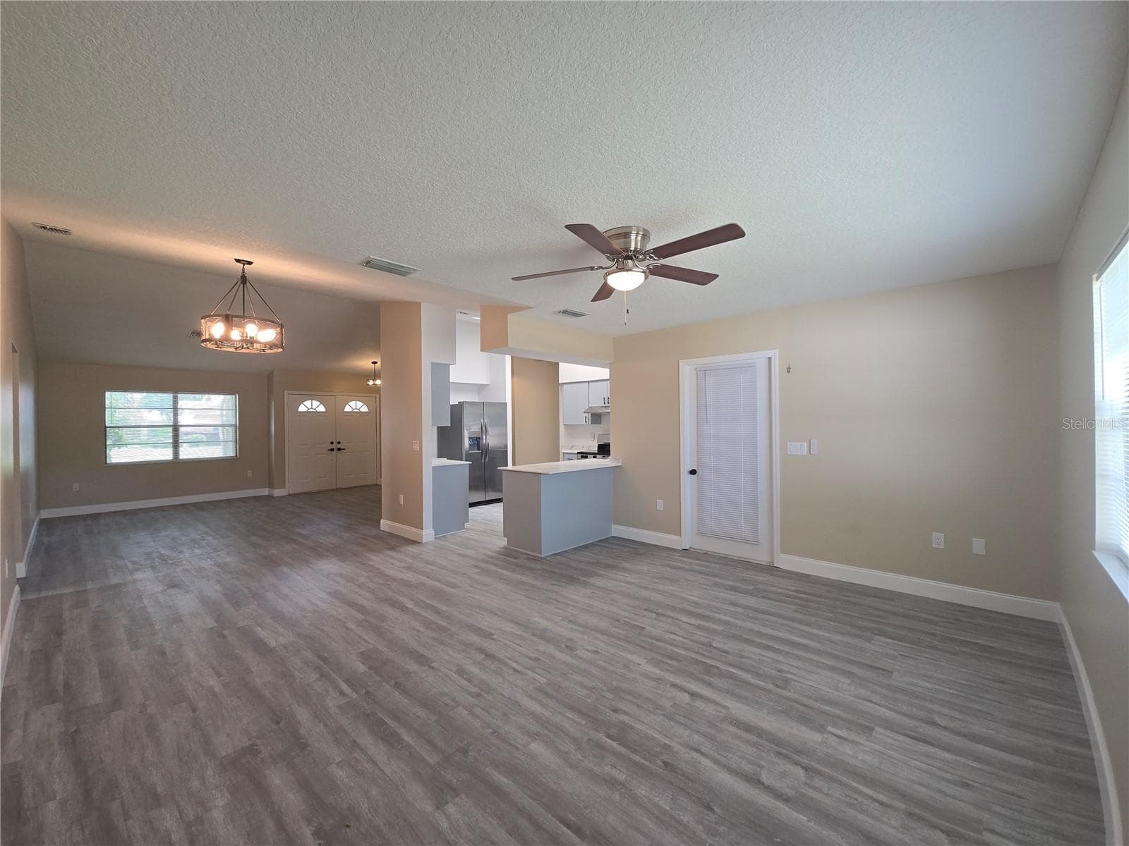LivingRm/DiningRm - 8211 MATTHEW DR, NEW PORT RICHEY