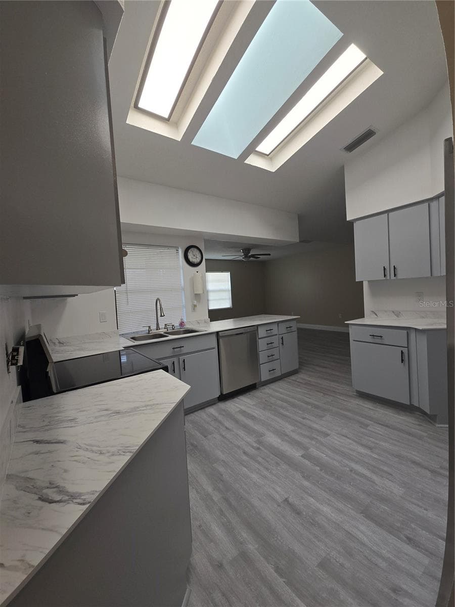 Kitchen - 8211 MATTHEW DR, NEW PORT RICHEY