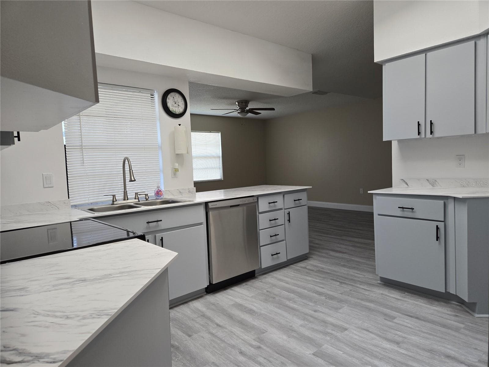 Kitchen - 8211 MATTHEW DR, NEW PORT RICHEY