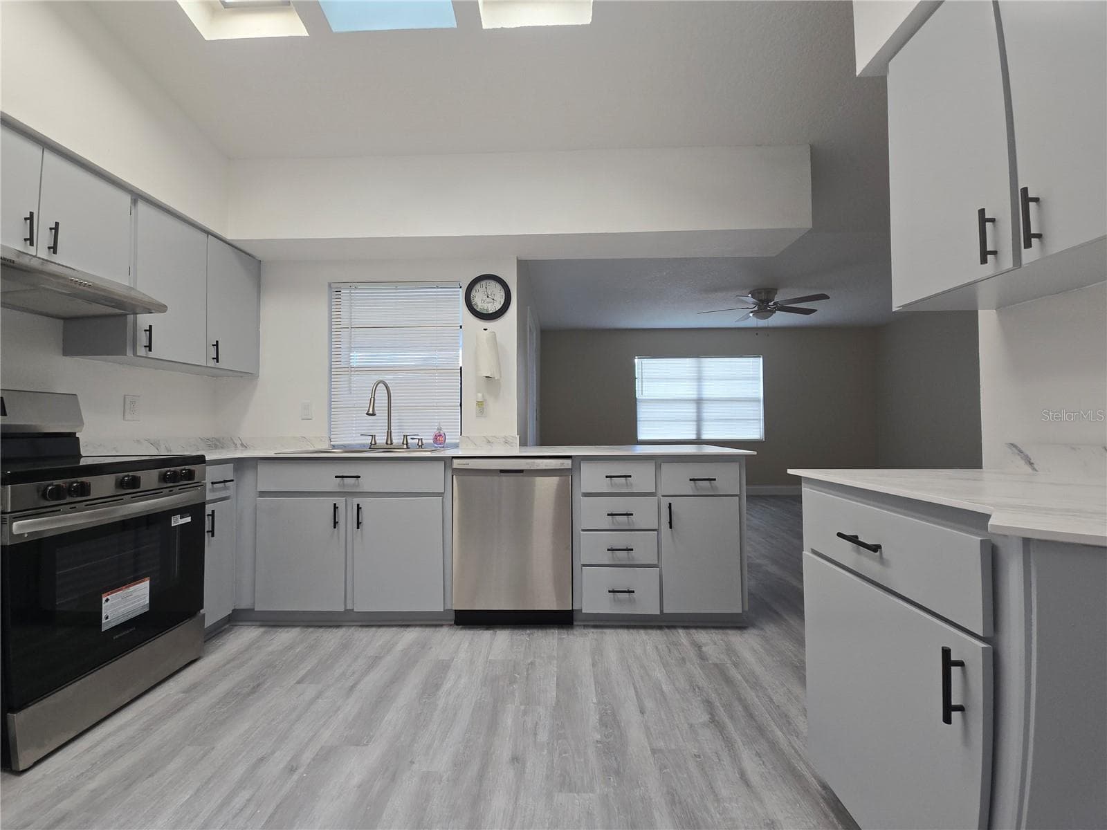 Kitchen - 8211 MATTHEW DR, NEW PORT RICHEY