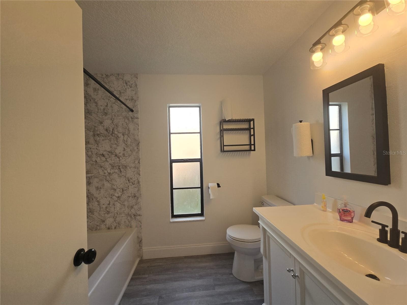 Hall Bath - 8211 MATTHEW DR, NEW PORT RICHEY