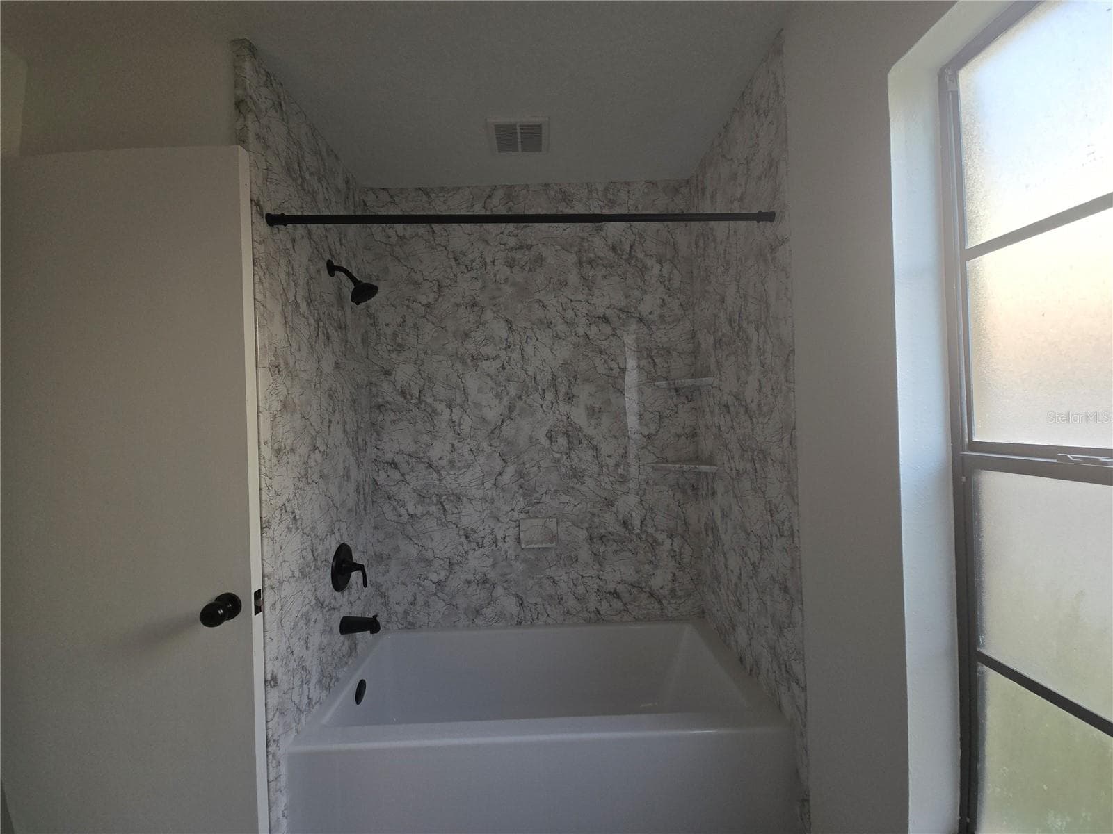 Hall Bath/Tub & Shower - 8211 MATTHEW DR, NEW PORT RICHEY
