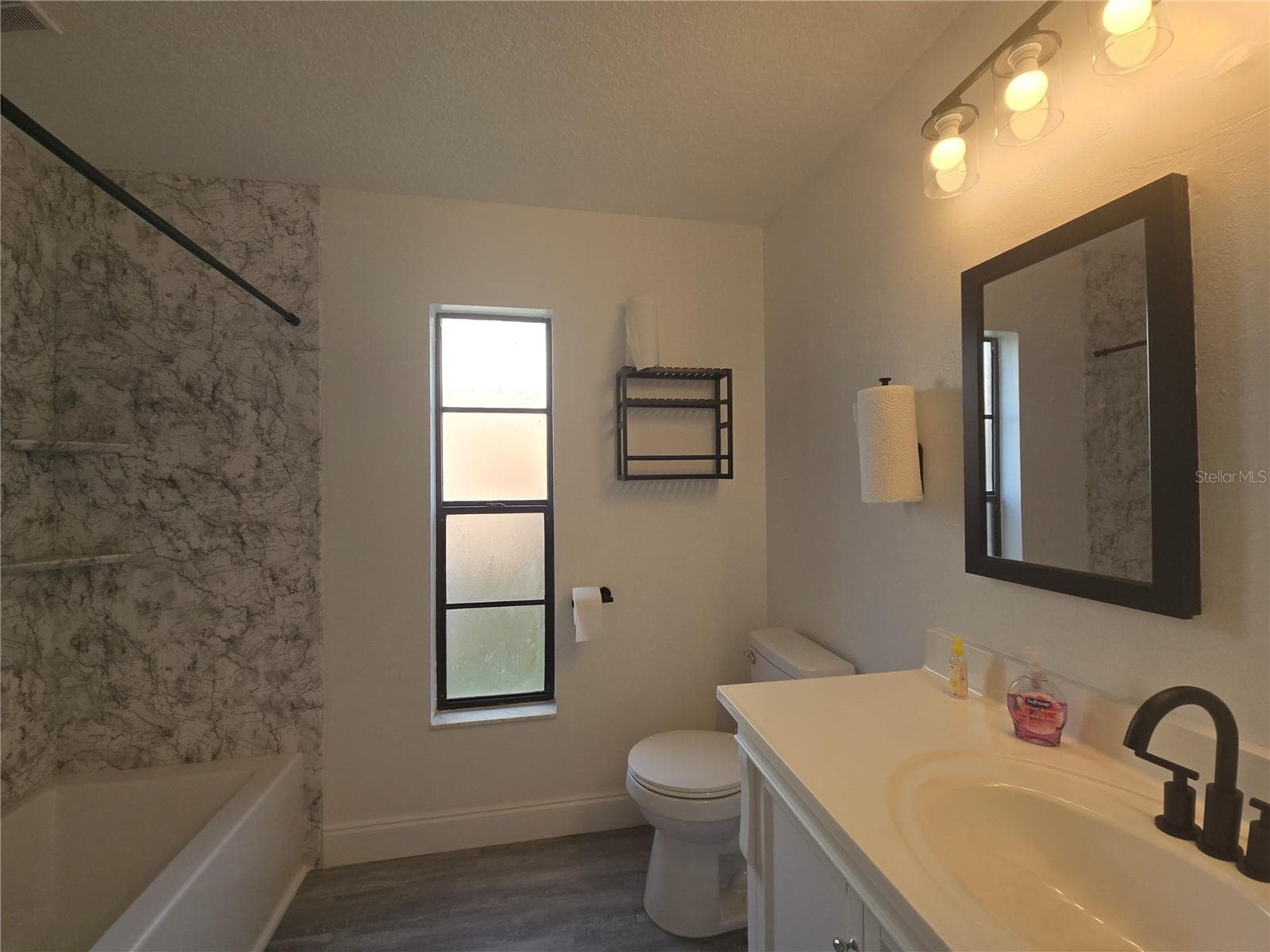 Hall Bath - 8211 MATTHEW DR, NEW PORT RICHEY