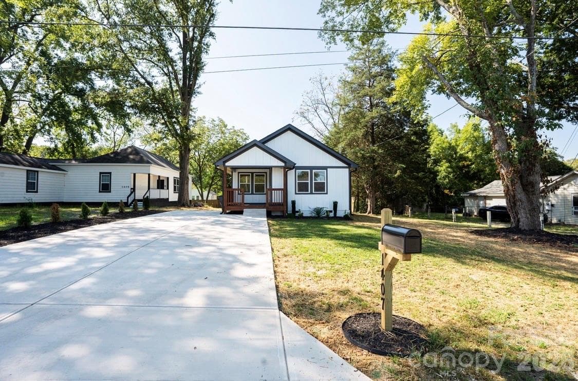 Single Family Residence at 1407 Birch Street, Kannapolis, photo 3 of 31