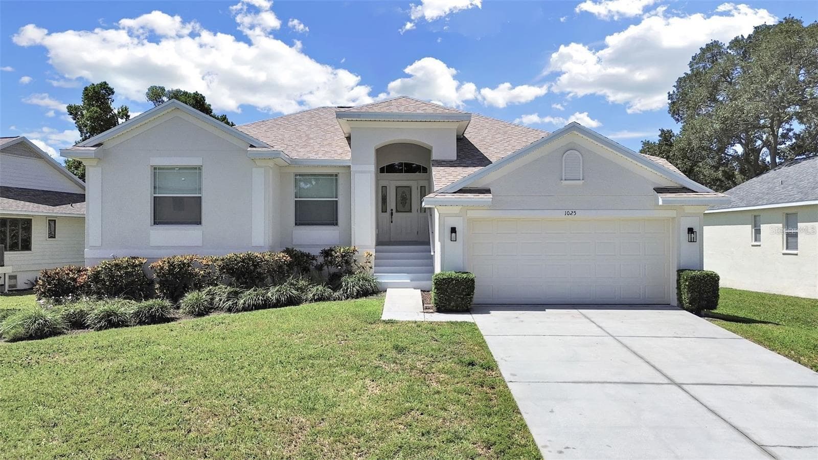 1025 LAKE AVOCA PL