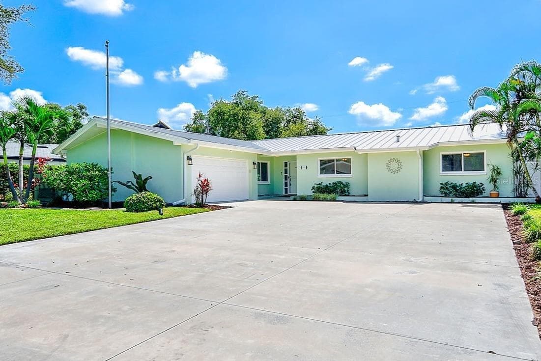 Single Family Residence at 809 JACARANDA DR, LARGO, photo 37 of 60